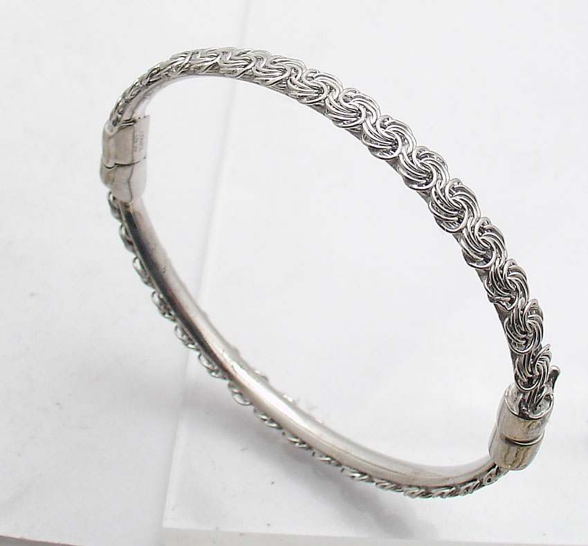 アクセサリー CTHY HERITAGE BANGLE RHODIUM SILVER Technibond Framed Hinged Rosette Bangle Bracelet Anti